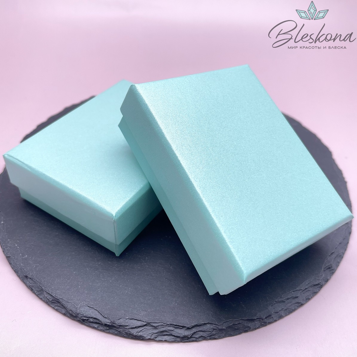 Коробка Светло-зеленая черная подложка 9*7*3 см