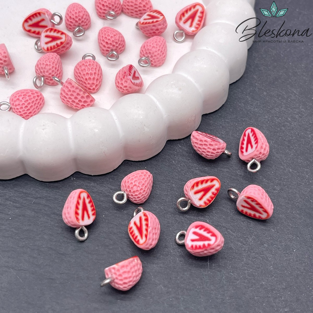 13,5*8 мм Цвет серебро, Подвеска клубника розовая