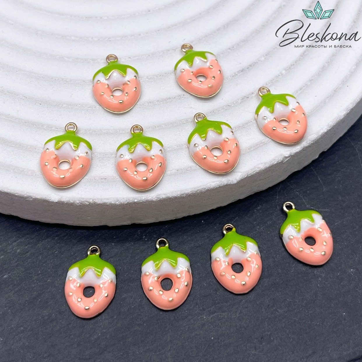 13,6*9 мм Цвет золото, Подвеска клубничка эмаль