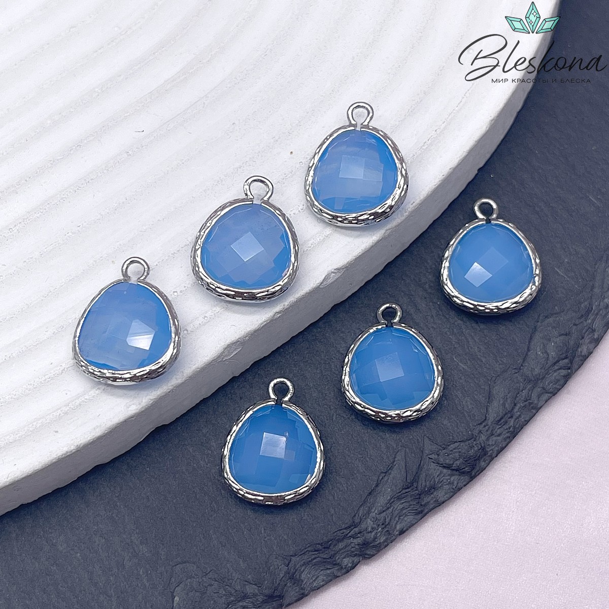 13*15,8 мм Цвет серебро, Подвеска синий циркон в обрамлении 