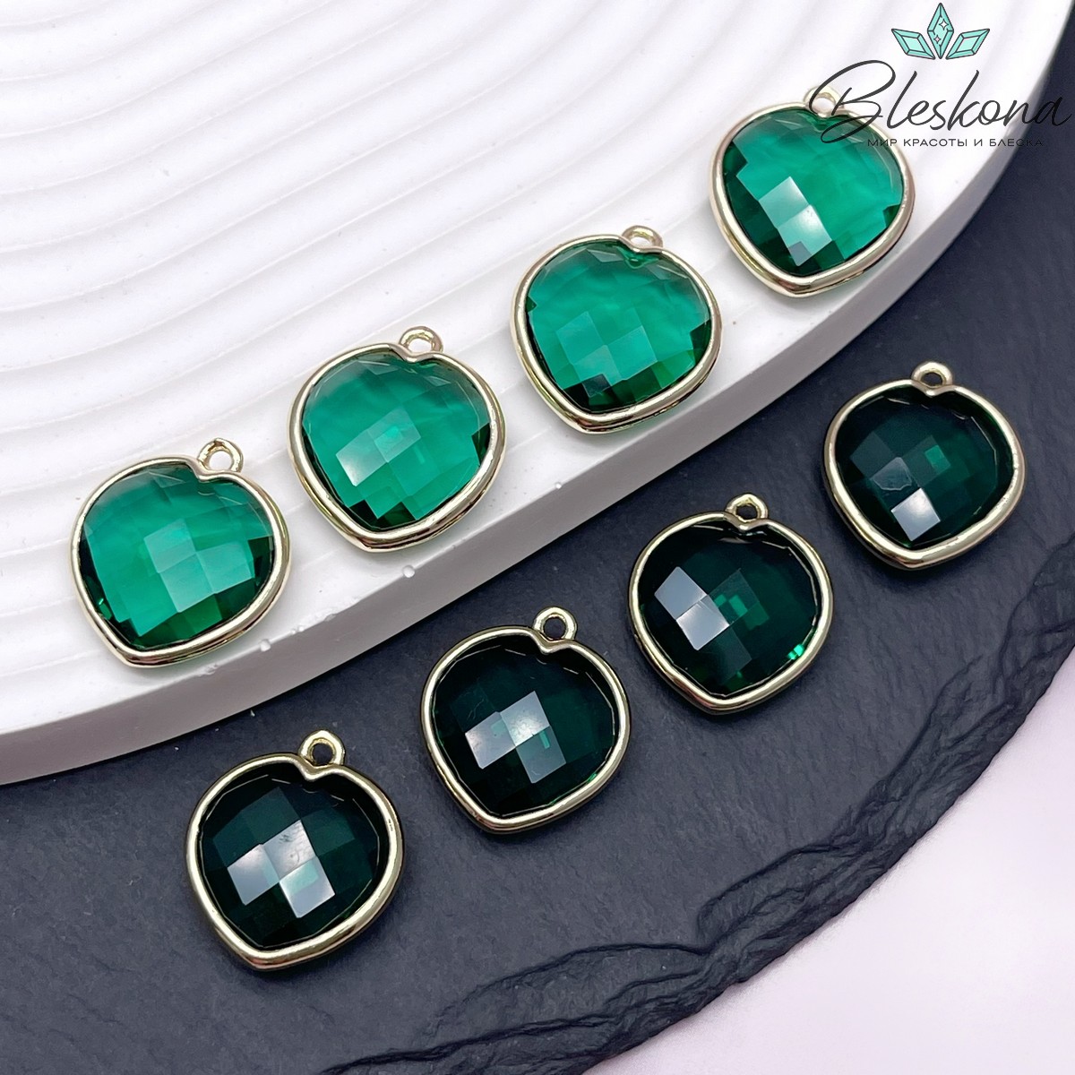 15 мм, Цвет золото, Подвеска сердце зеленое огранка