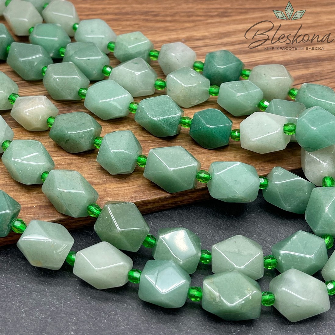 Зеленый авантюрин фриформ огранка (12-15)*(10-12)