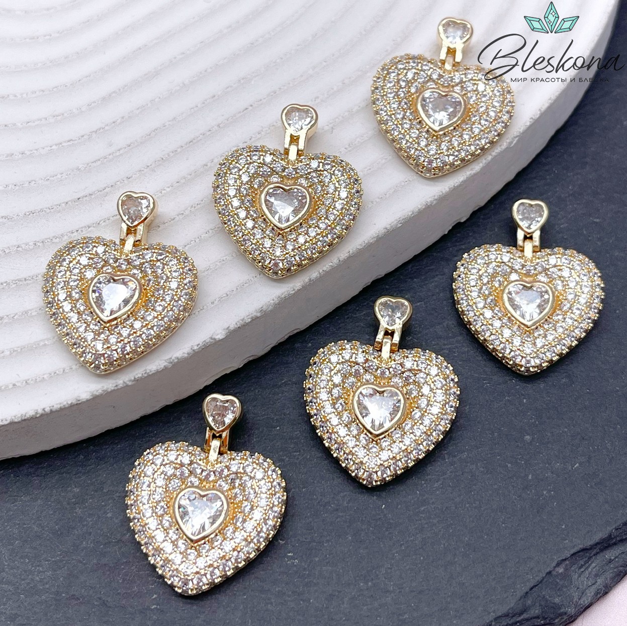 25,6*20мм Цвет золото, Подвеска сердце цирконы с бейлом
