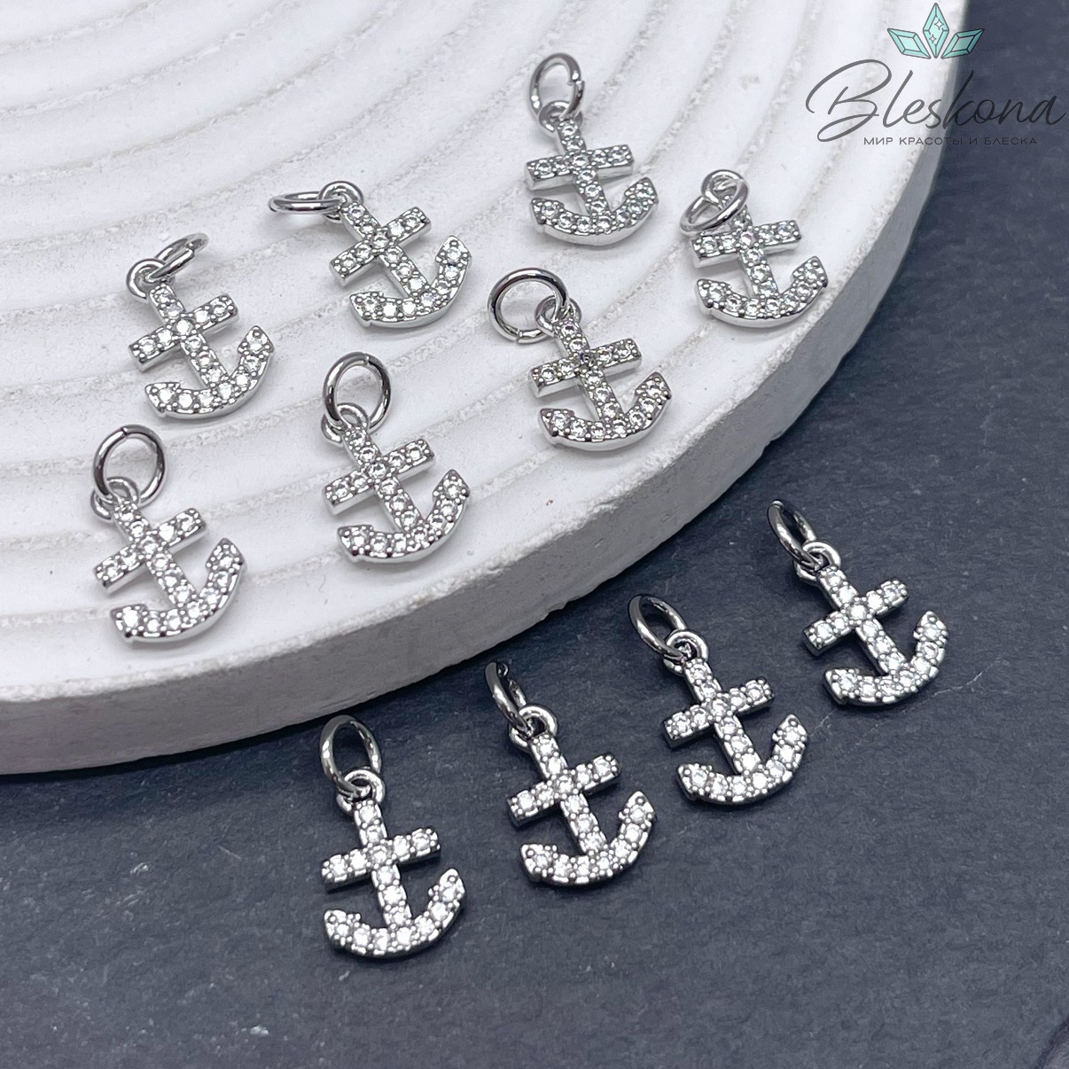 8*11,5 Цвет серебро, Подвеска якорь цирконы 