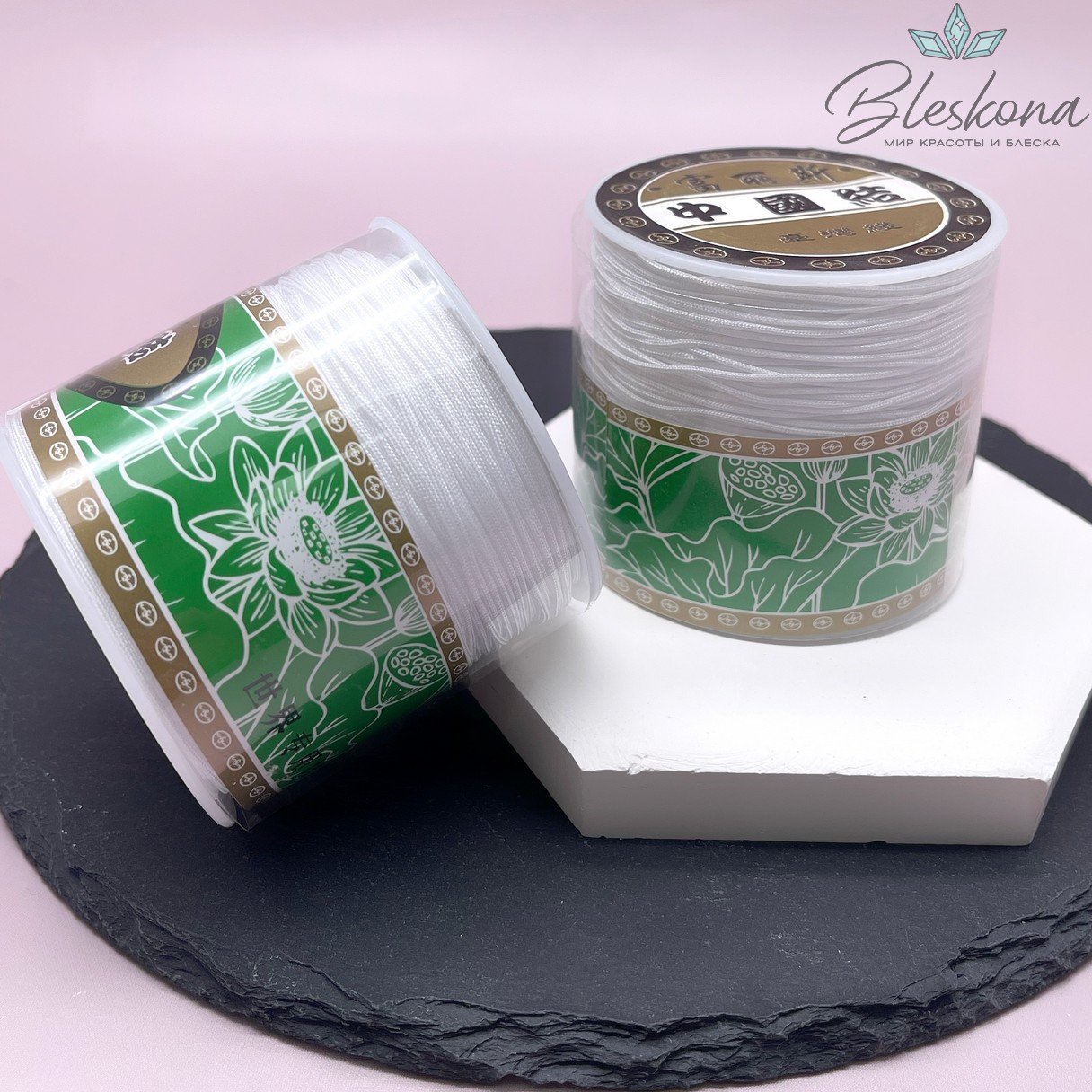 Белая  нить катушка 