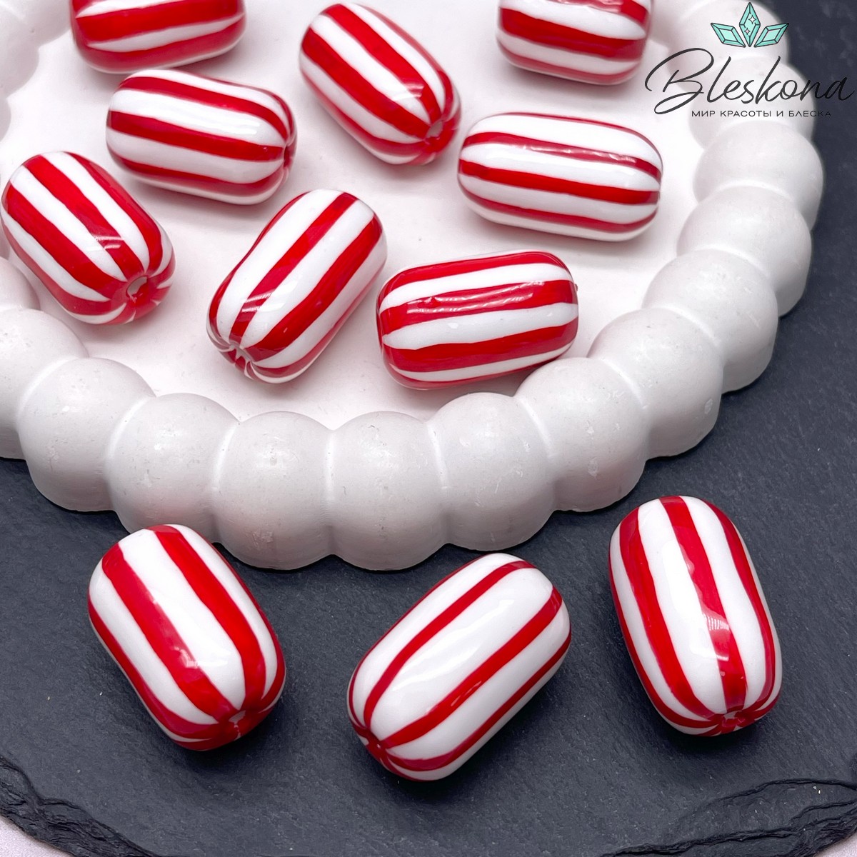 25*16 мм Бусина Бочонок белый красные полосы