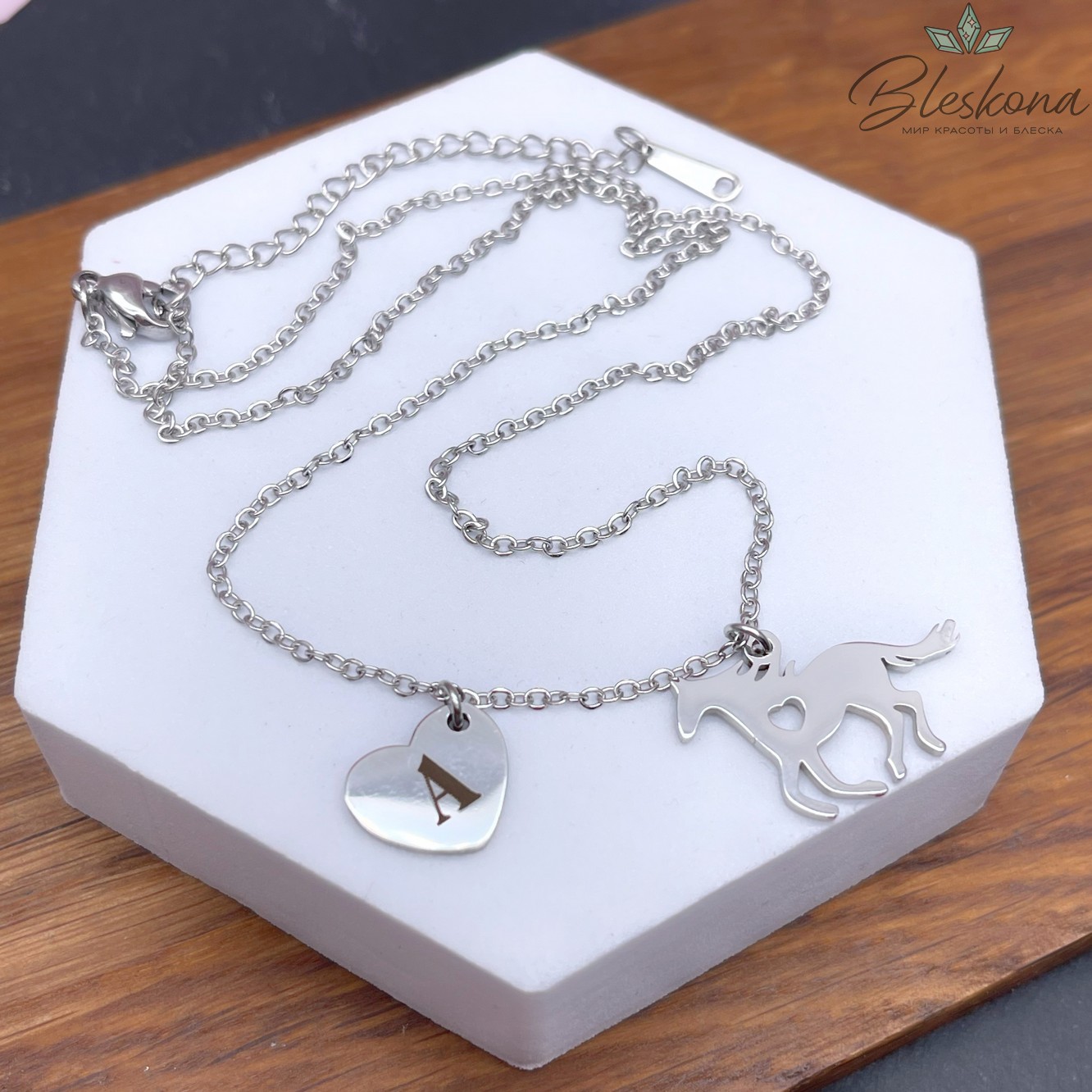 Колье (готовое украшение) Лошадь и Буква "А", Цвет серебро 44 см