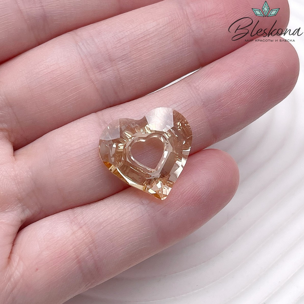 6262 Miss U Heart 17мм Crystal Golden Shadow