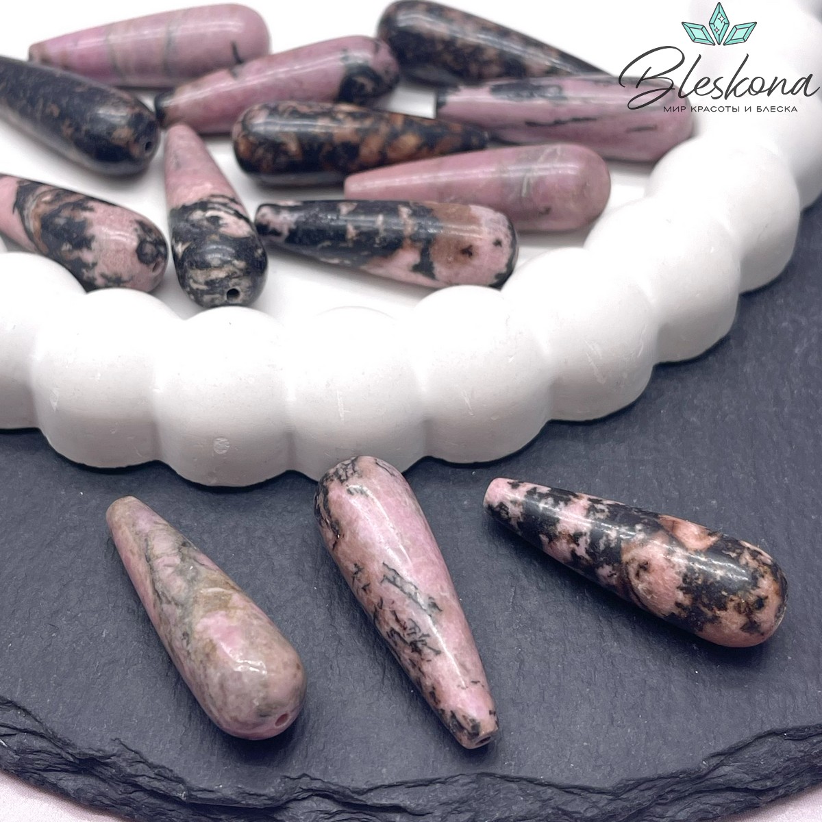 Родонит черно-розовый капля 30*10 мм (штучно)