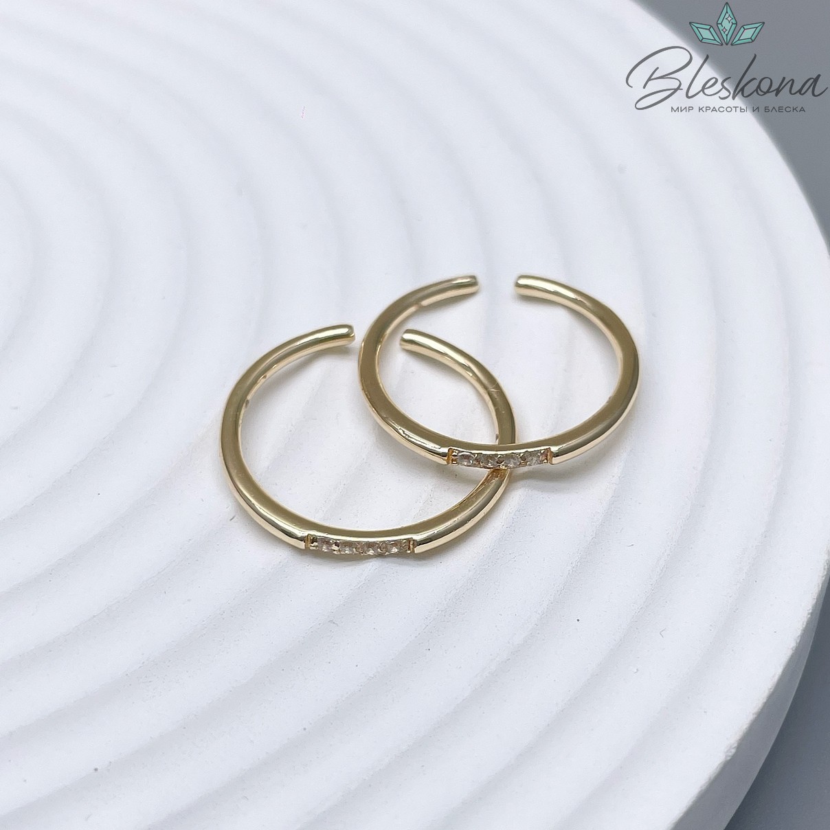 20мм, Цвет золото, Кольцо тонкое безразмерное цирконы 