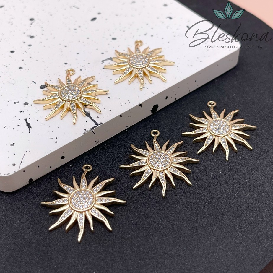 27*25 мм Цвет золото, Подвеска Солнце с волнистыми лучами белые цирконы