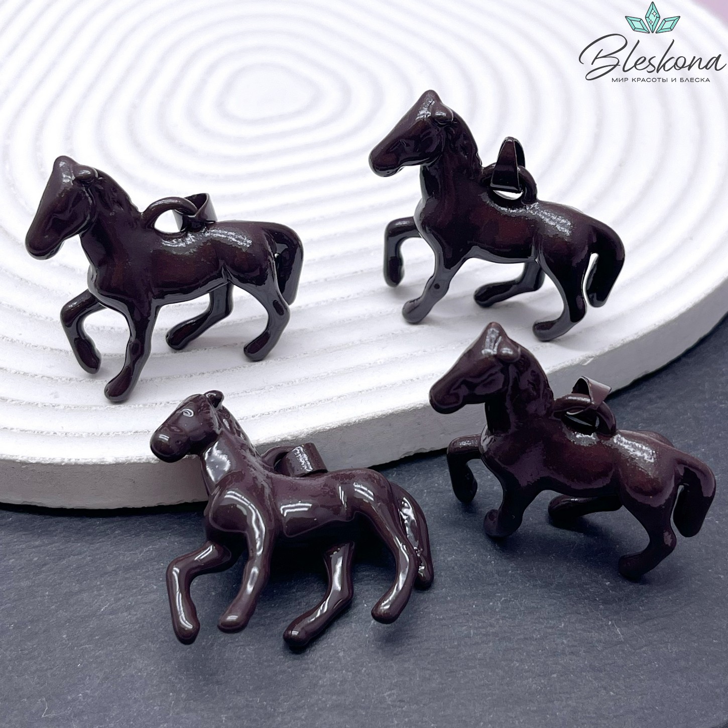 36*42 мм Подвеска Лошадь черная эмаль