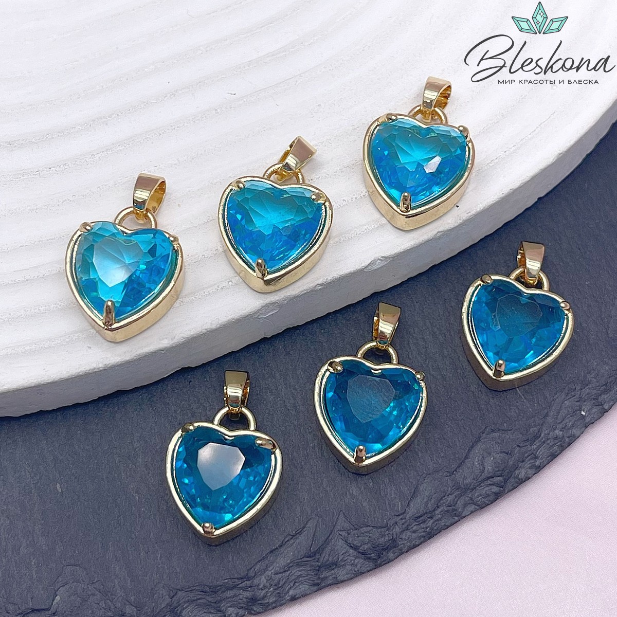 15*18мм Цвет золото, Подвеска сердце ярко-голубое стекло