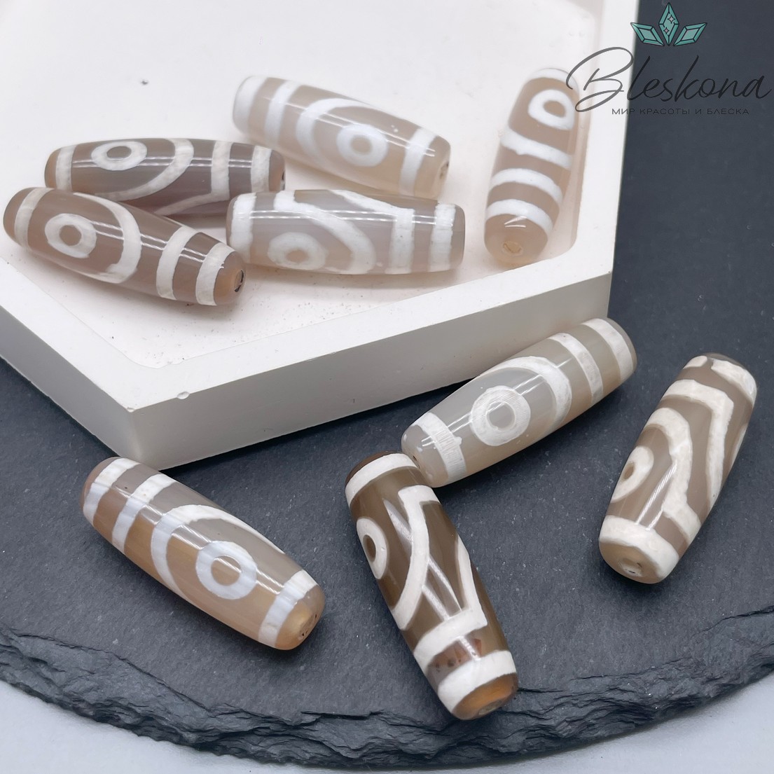 Бусина Дзи 2 глаза серо-белый бочонок 30*11 мм