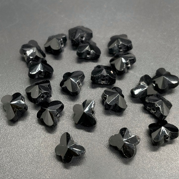 Чешское стекло №138 цвет №02 6*7,5мм Бабочка уп.20шт