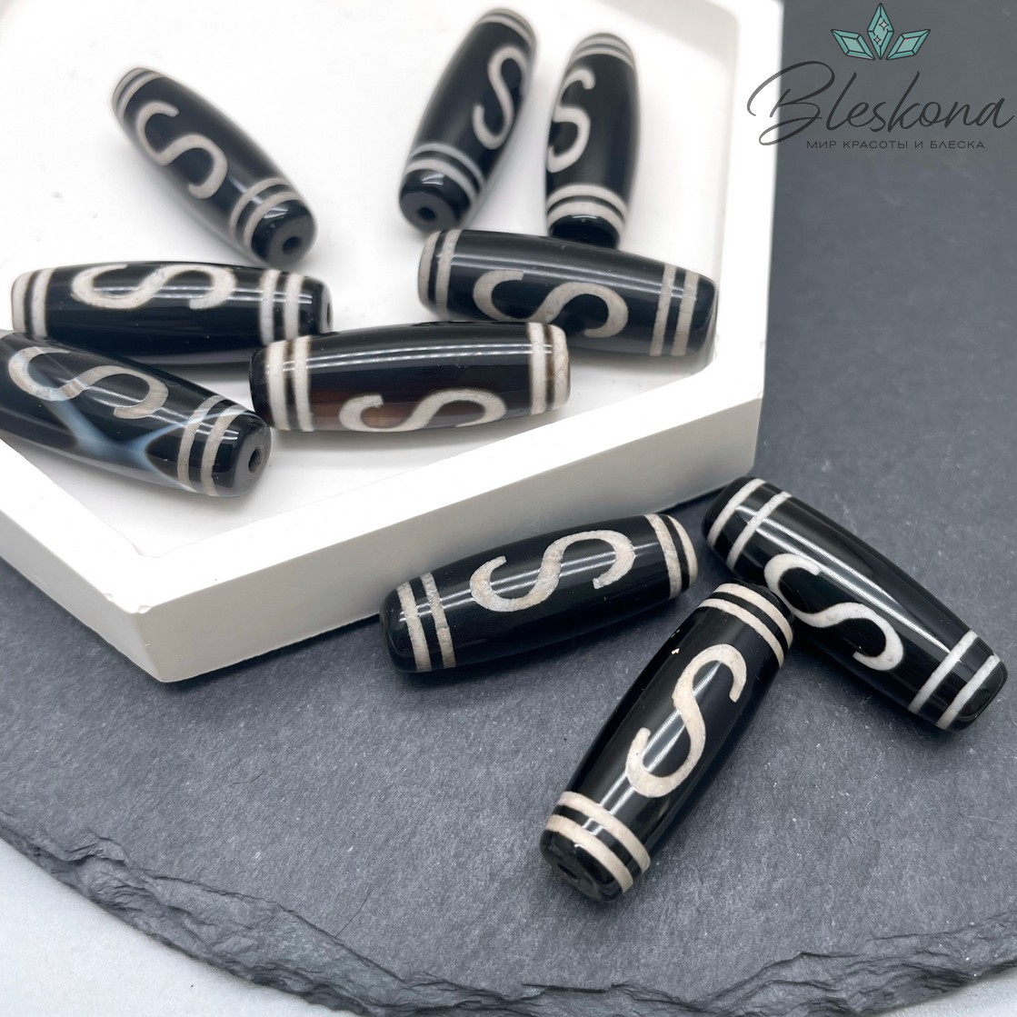 Бусина Дзи Денежный крючок черно-белый бочонок 30*11 мм