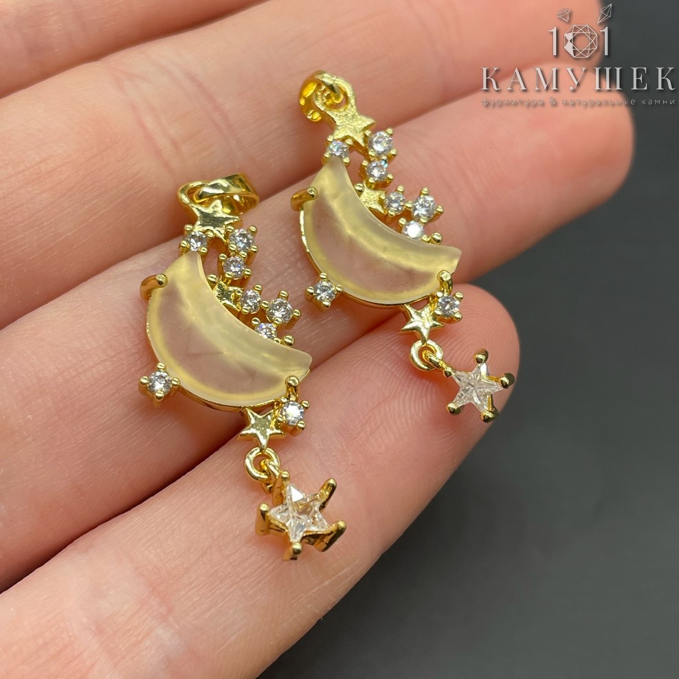 13*33мм, Цвет золото, Подвеска Луна  матовое белое стекло цирконы