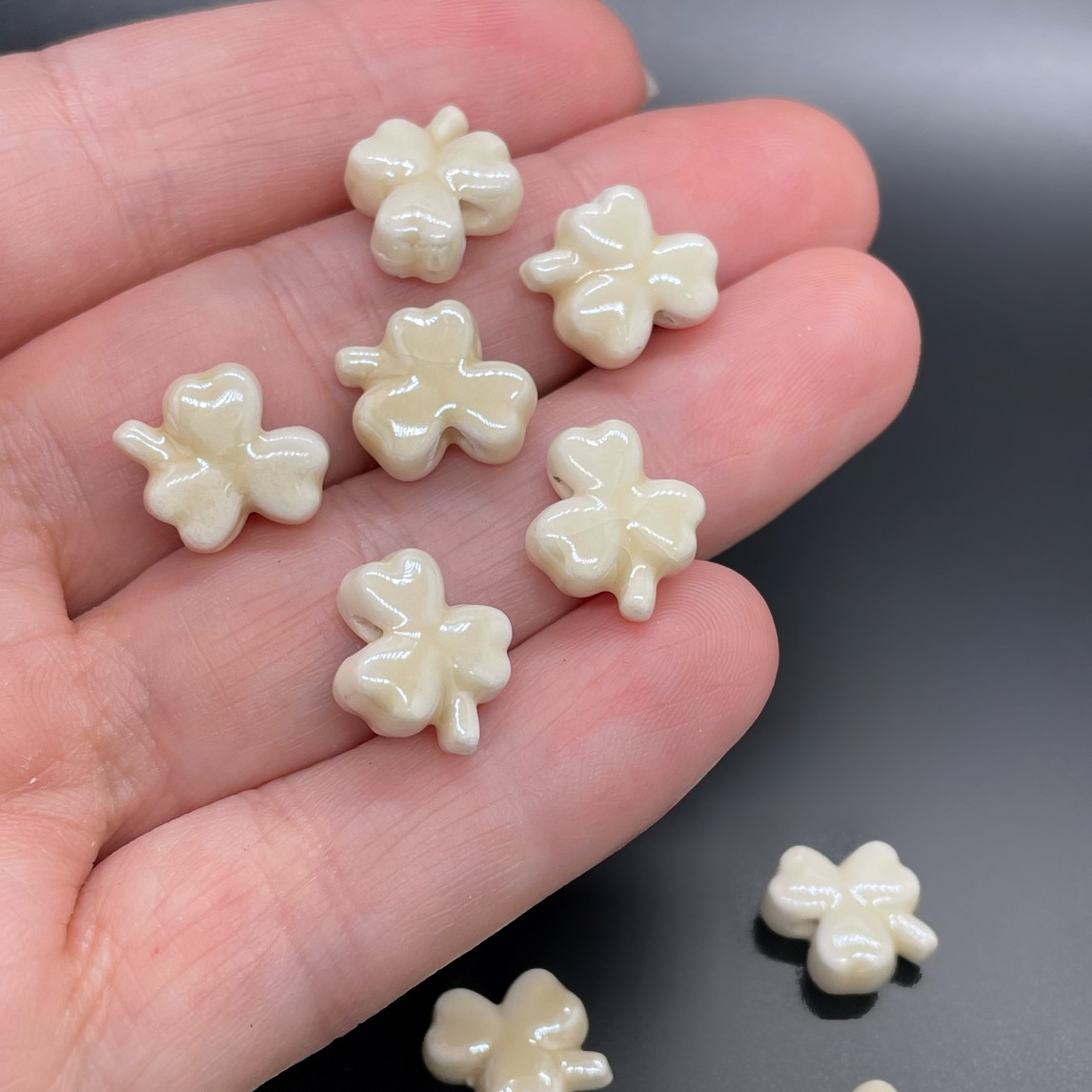 11,5*13 мм Бусина Клевер, керамика цвет бежевый