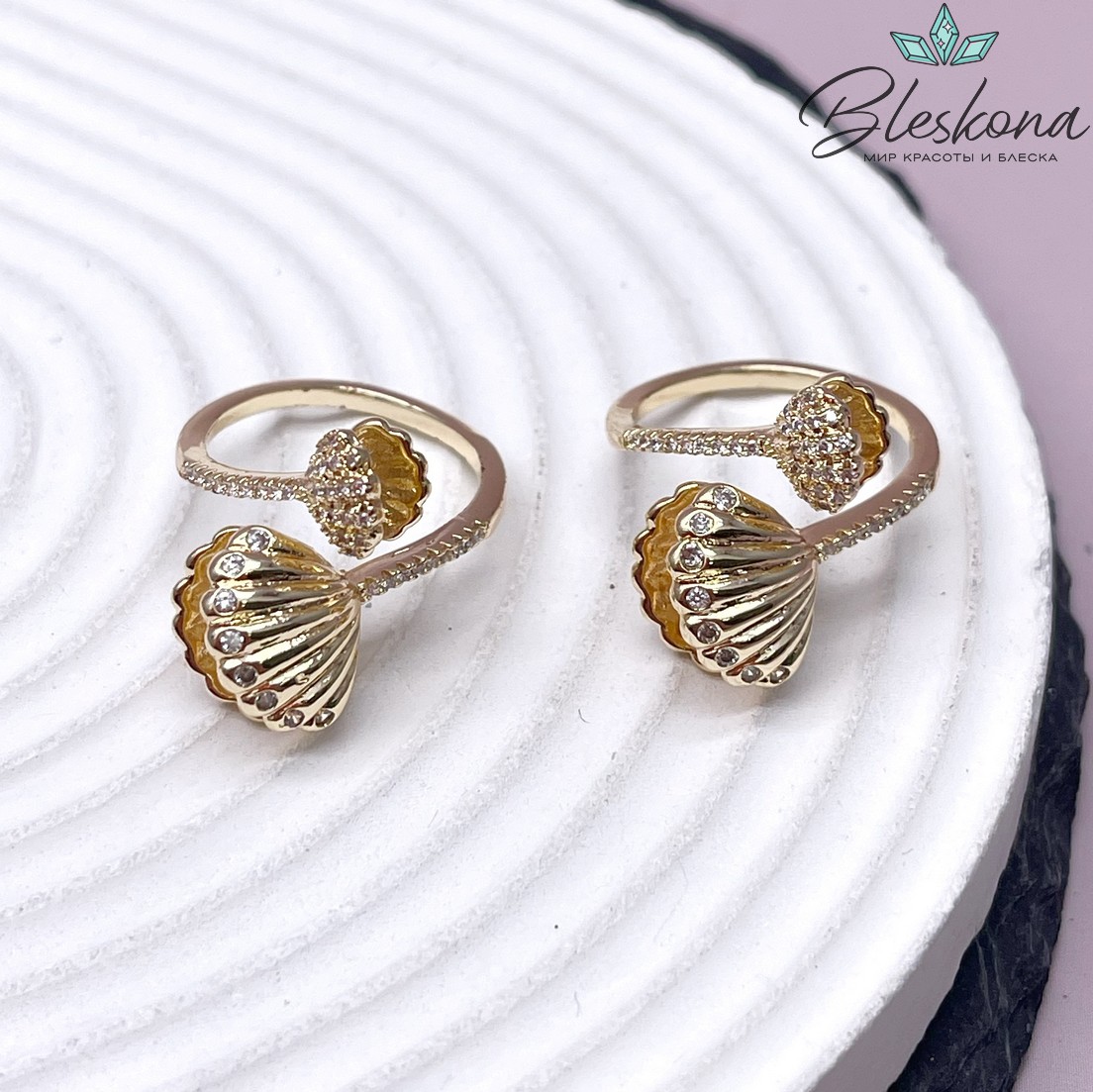 21 мм Цвет золото, Кольцо безразмерное ракушки с цирконами