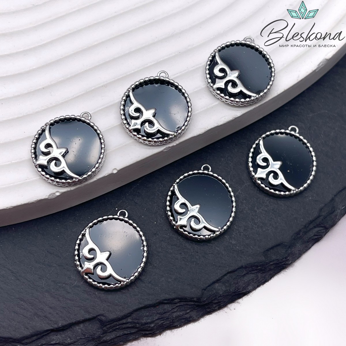 16,8*15 мм Цвет серебро, Подвеска круг черная керамика Этно №4