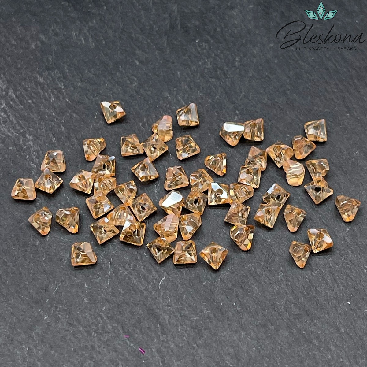 Чешское стекло №78 4,5 мм треугольник