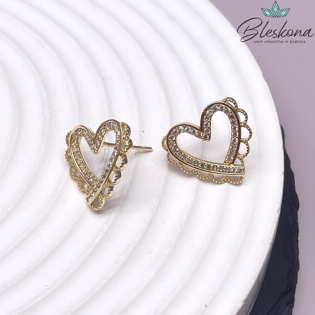15*16 мм Цвет золото, Пусеты сердце цирконы