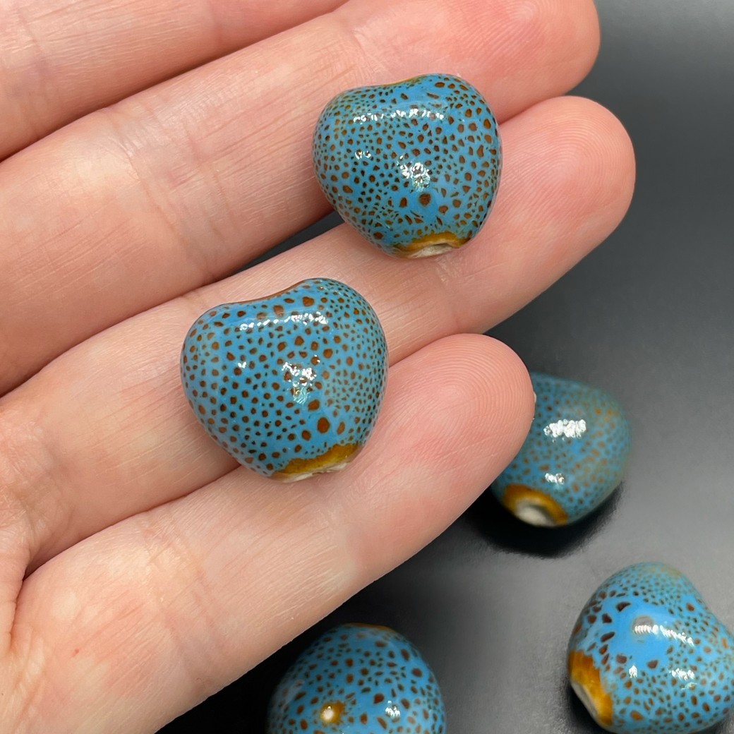 17 мм Бусина сердце, керамика цвет синий точки