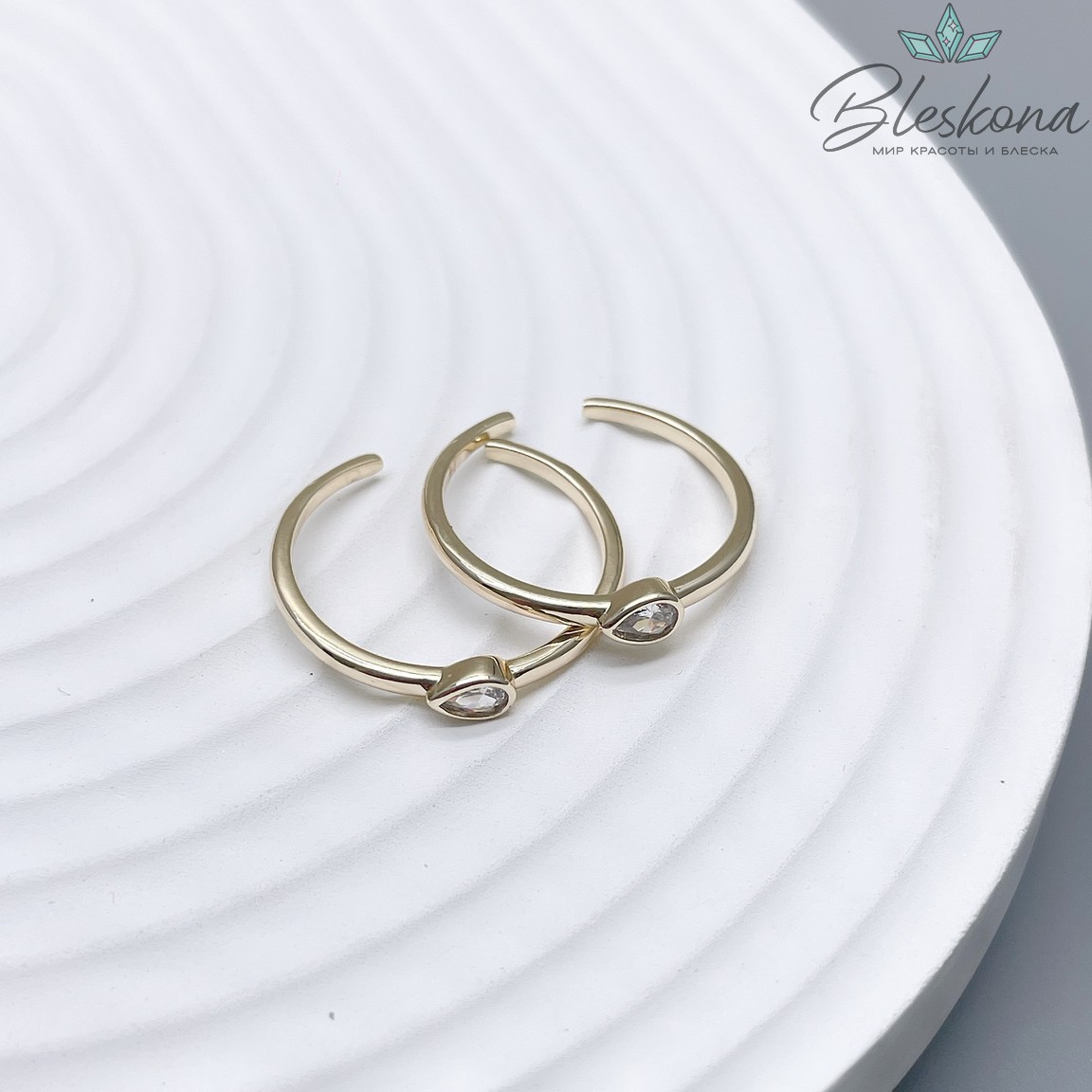 20 мм Цвет золото, Кольцо безразмерное капля циркон 