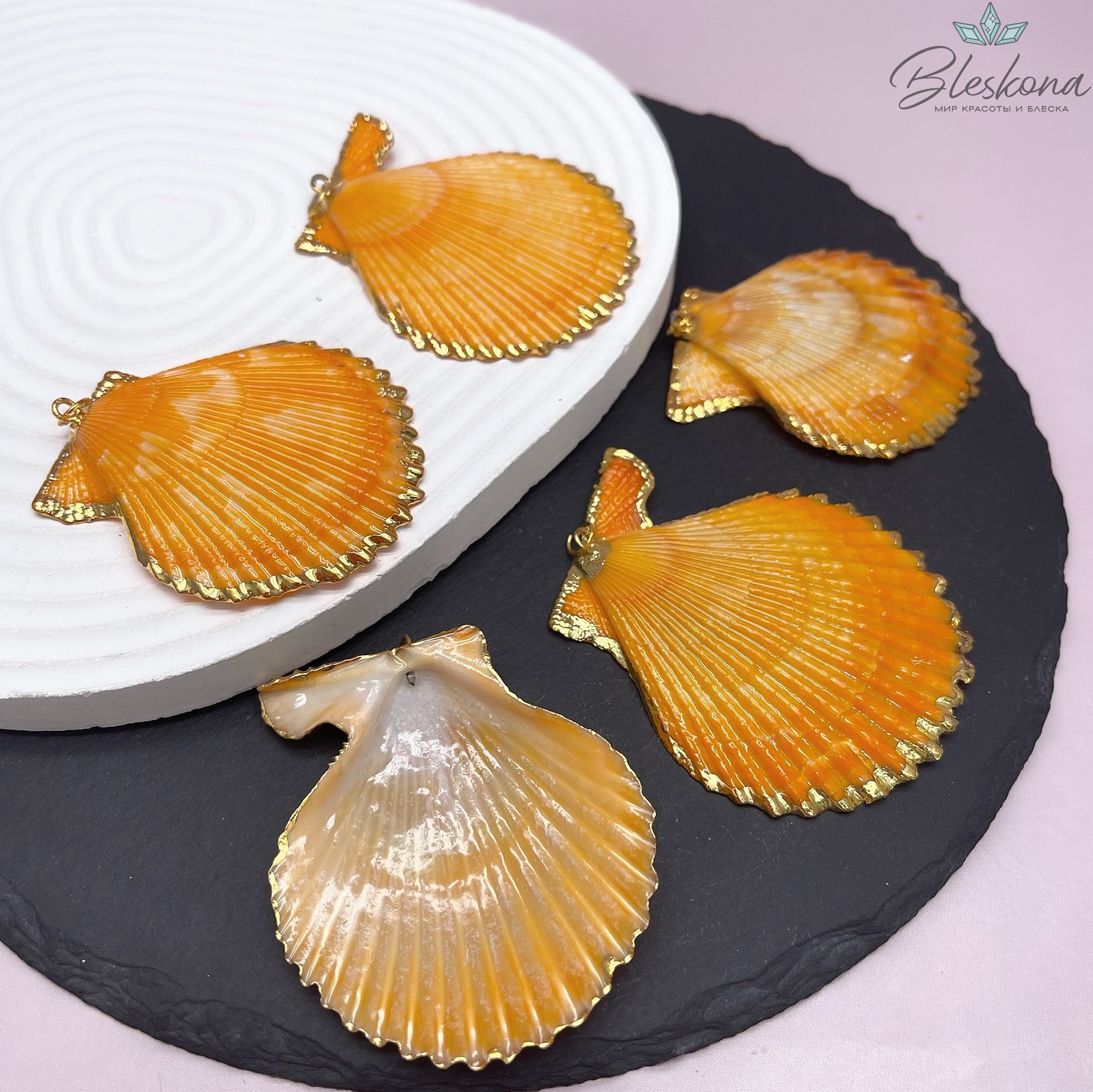 (48-52)*(43-45) мм, Цвет золото, Подвеска Тихоокеанский ситцевый гребешок оранжевый