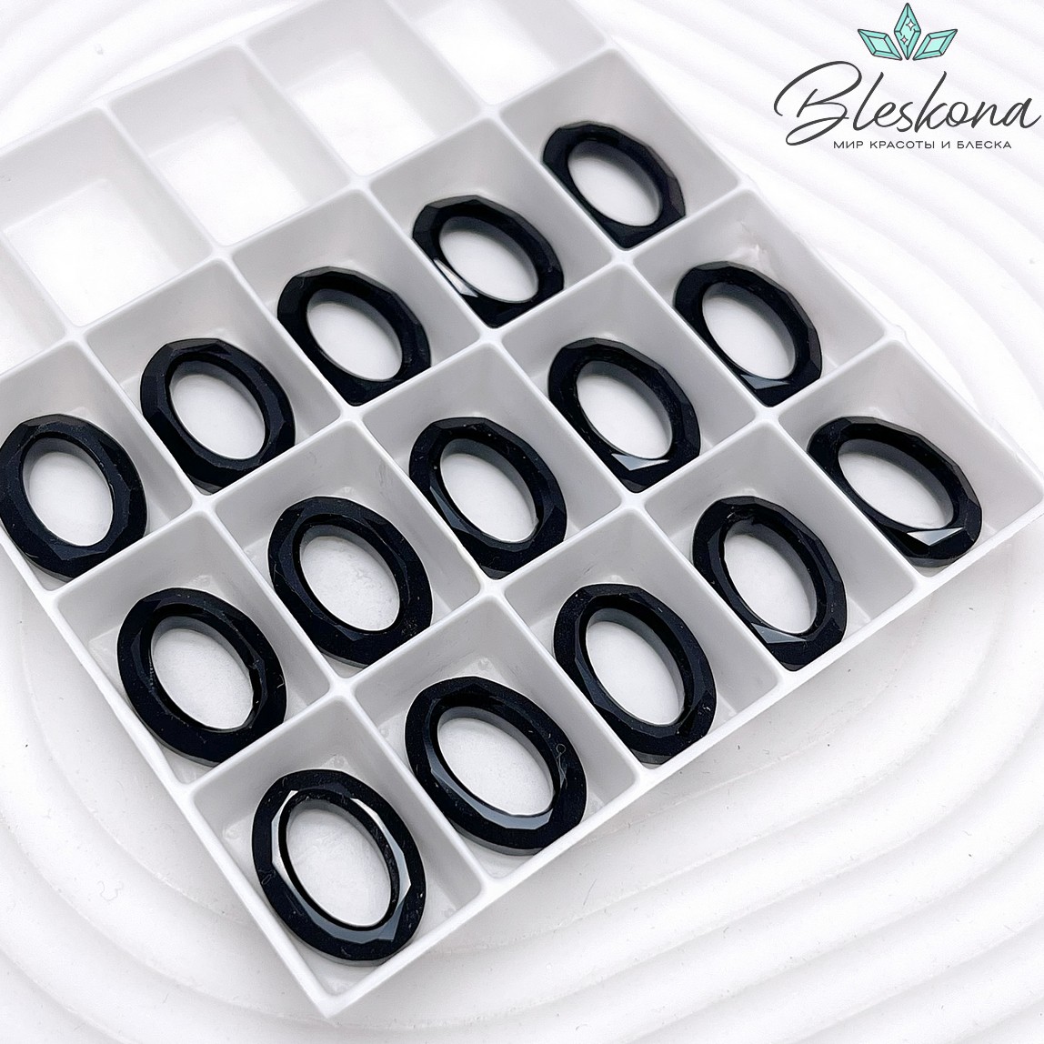 4137 Cosmic Oval 15*11 Jet (280)