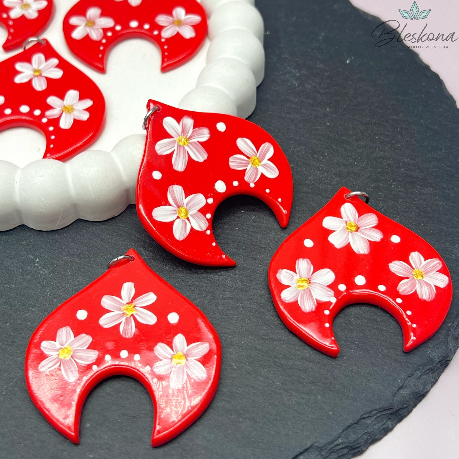 48*45 мм, Цвет серебро, Подвеска кокошник красный с ромашками