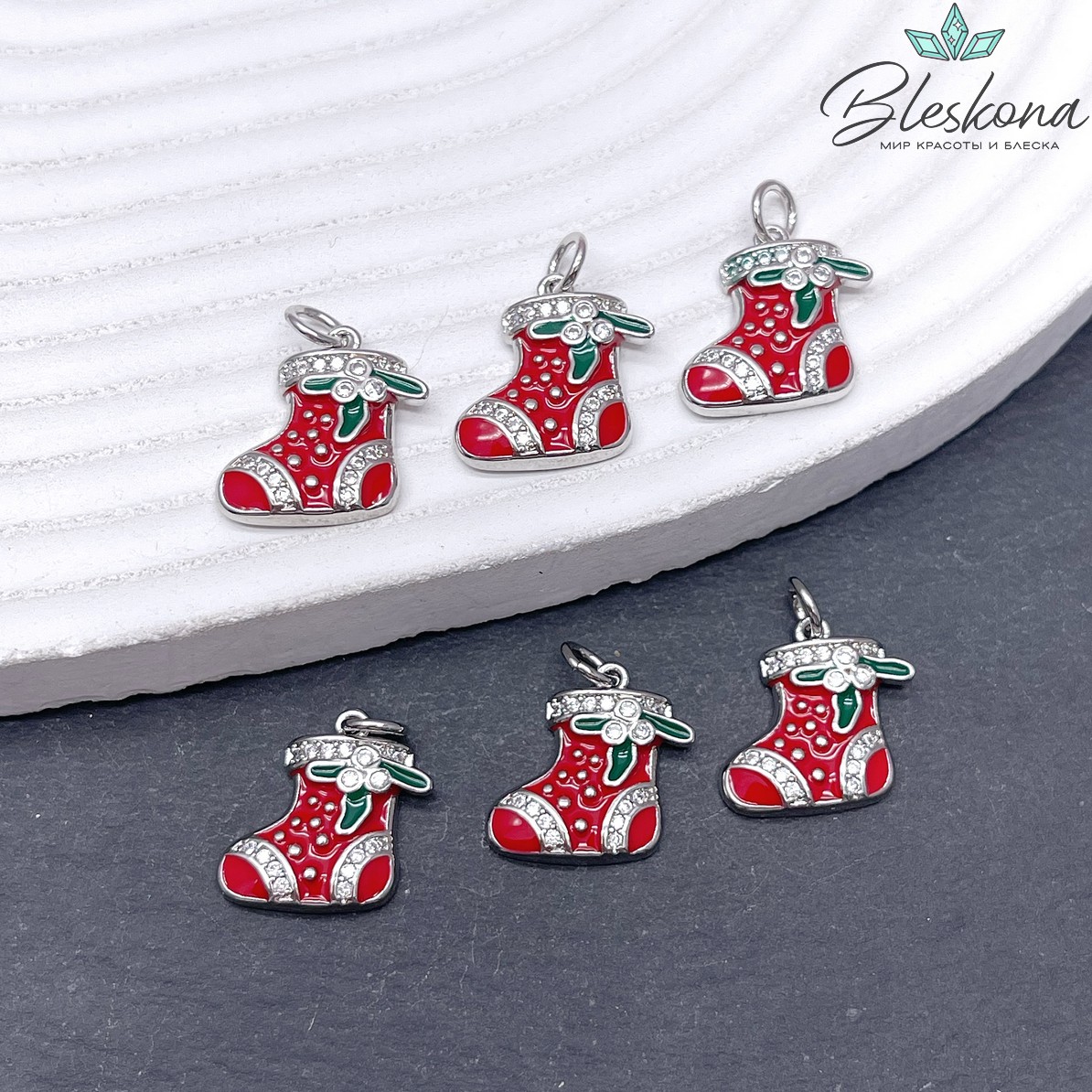 15*15,5 мм Цвет серебро, Подвеска валенок с эмалью и цирконами 