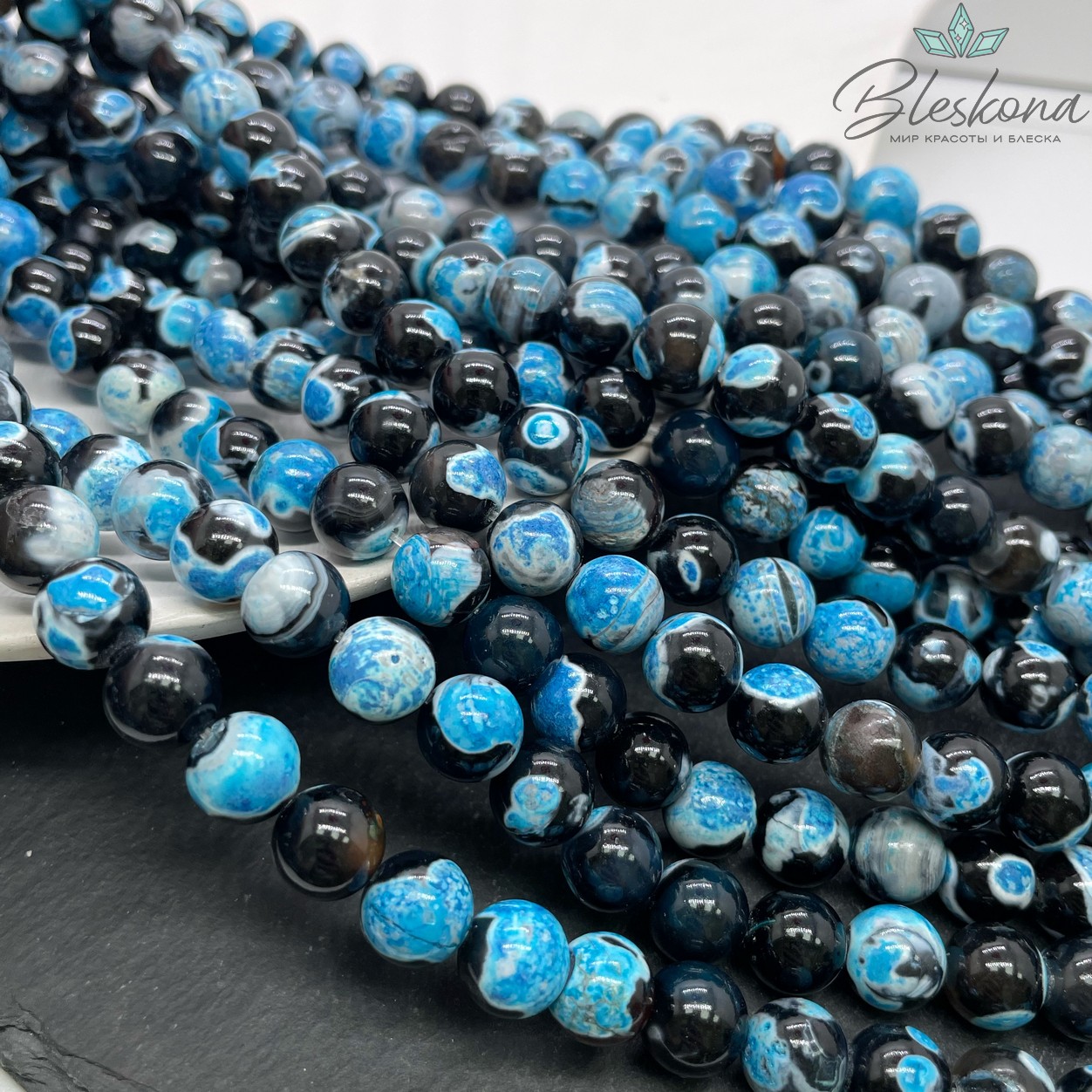 Агат черный голубые разводы (имитация) 10 мм