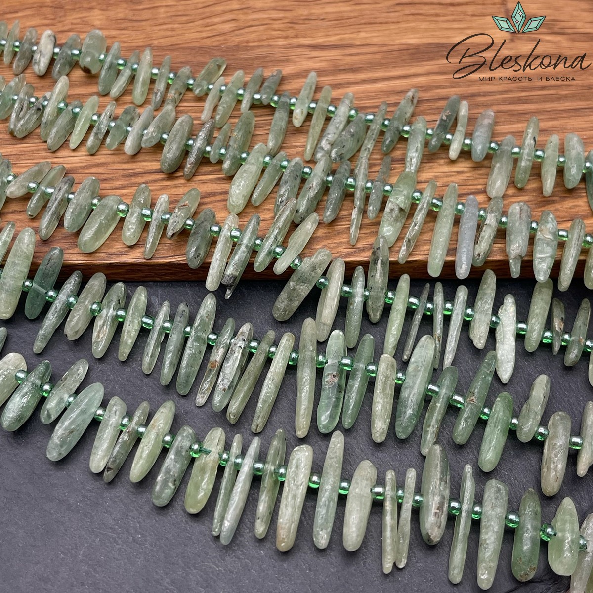 Кианит зеленый сколы на увеличение (2-4)*(13-27) мм