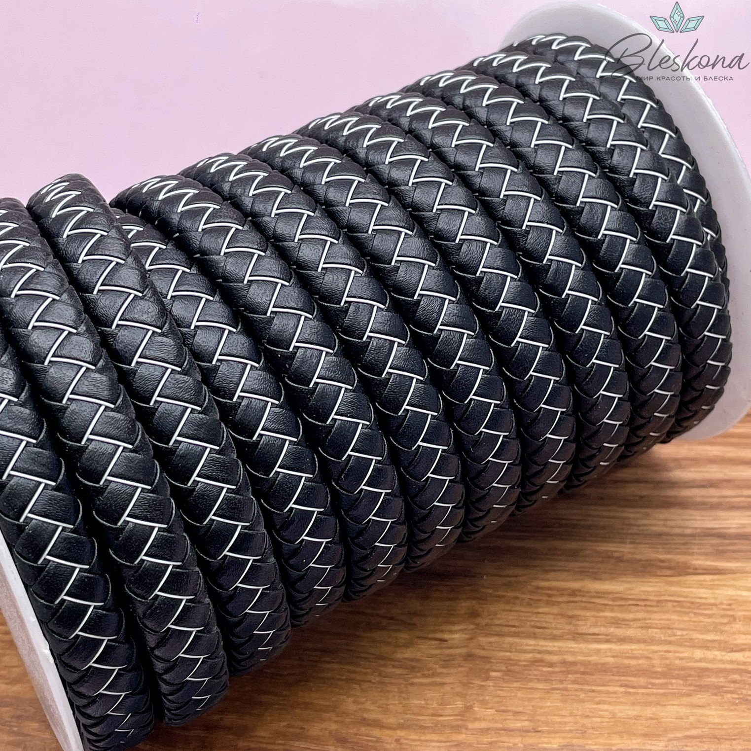 Шнур для браслетов из натуральной кожи черный с белой вставкой 11*6 мм