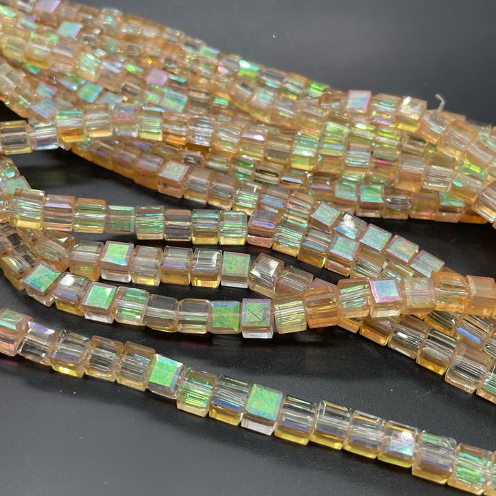 6 мм Стекло Lux,  куб огранка, цвет персиковый с желтым переливом