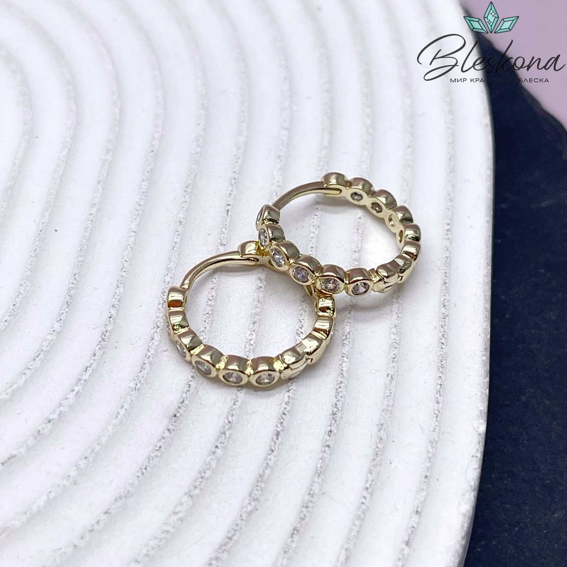 17,5мм Цвет золото, Швензы бублик Циркон Конго Люкс