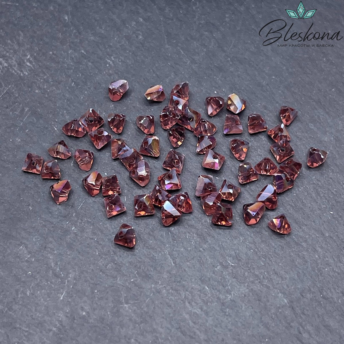 Чешское стекло №112 4,5мм треугольник