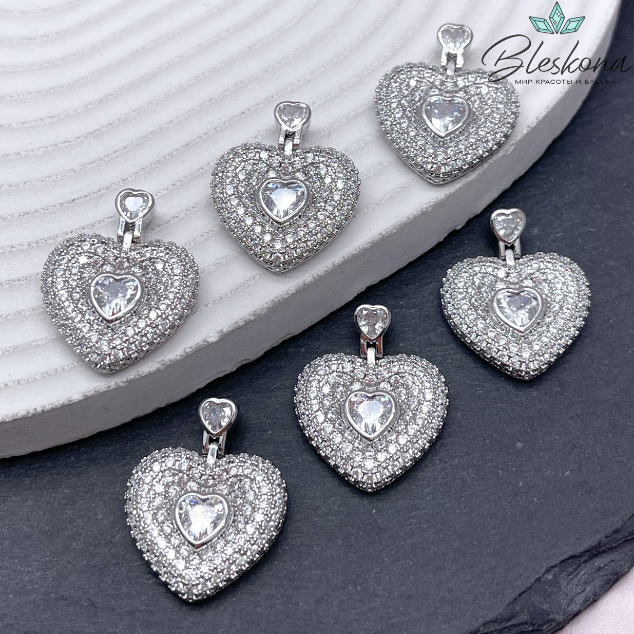 25,6*20мм Цвет серебро, Подвеска сердце цирконы с бейлом