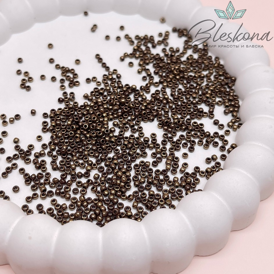 Бисер TOHO round 11/0 цвет №1705 (оттенок бронзового)