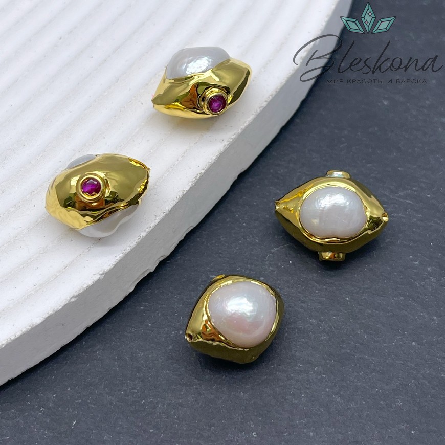 16*13 мм Цвет золото, Бусина  Жемчуг зауженный овал инкрустированный малиновым стеклом