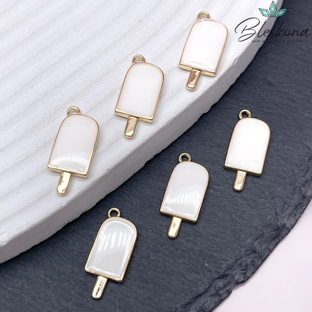 20*8,7мм Цвет золото, Подвеска Мороженое белая эмаль