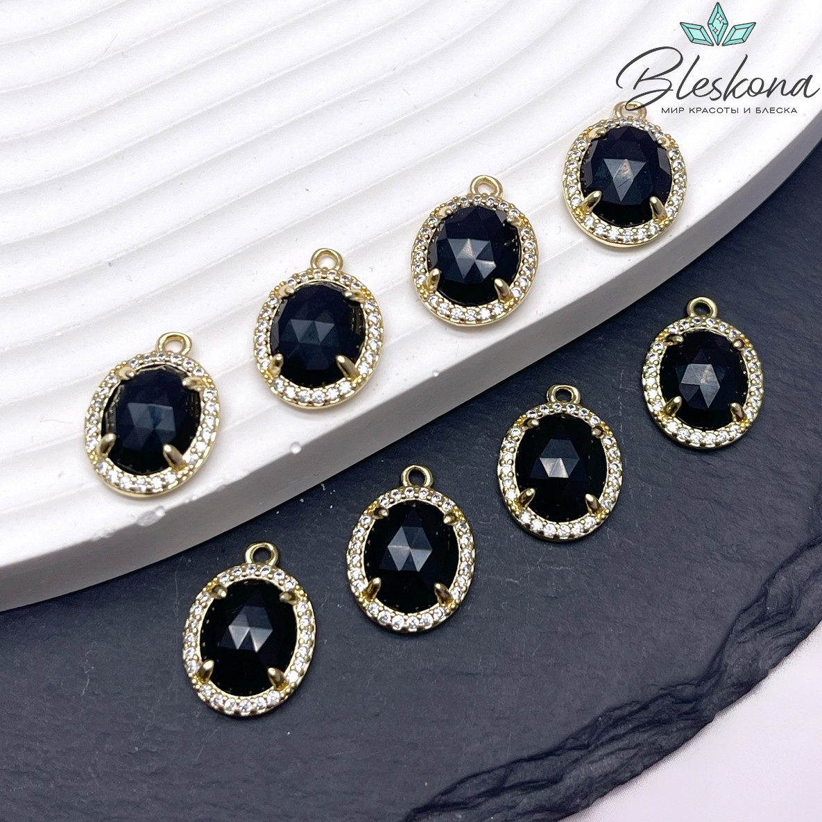 15*11 мм Цвет золото, Подвеска овал Черный агат в обрамлении цирконы