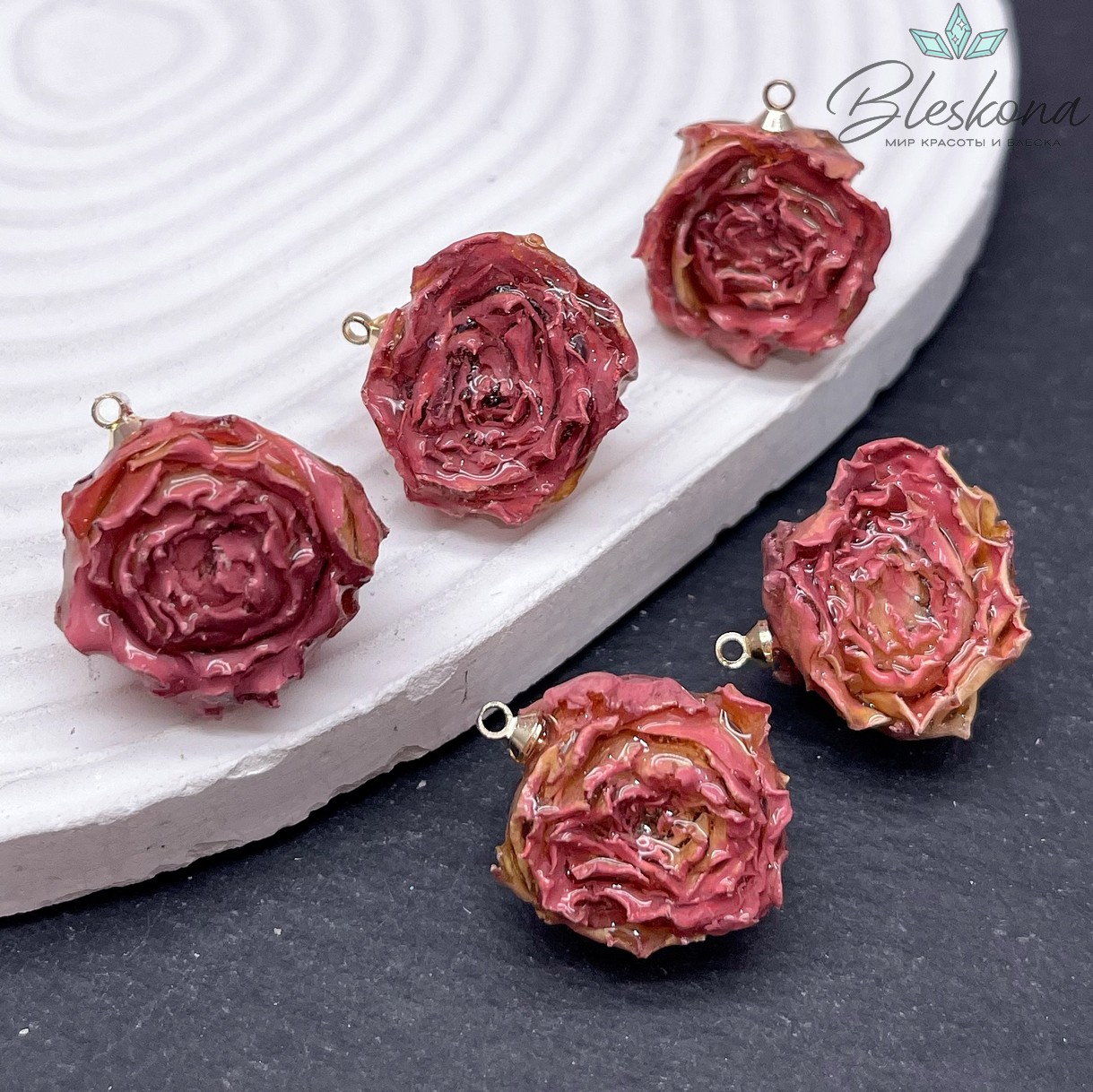 21-30 мм, Цвет золото, Подвеска роза в эпоксидной смоле №20