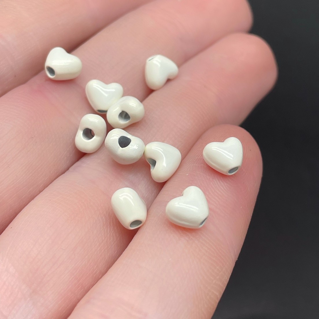5*6 мм , Бусина сердце белая эмаль уп.10шт 