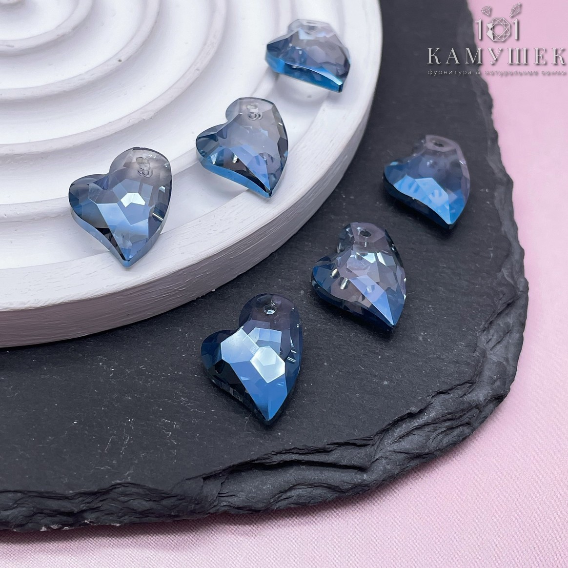 16,5*14 мм, Подвеска сердце стекло белое с переливом (Denim blue) уп. 2 шт