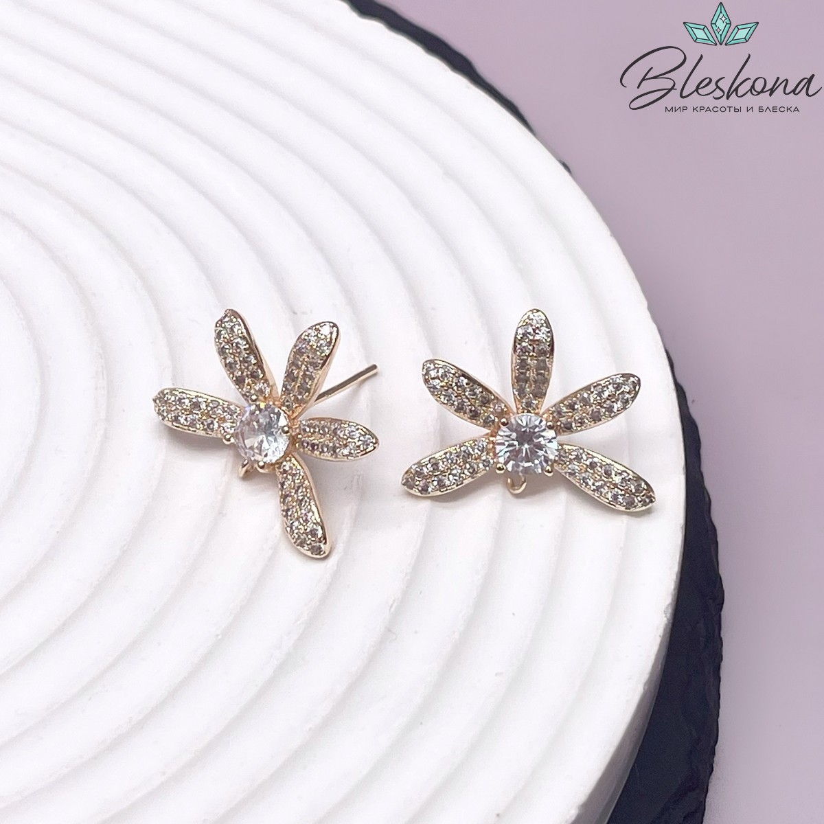 16*20,5 мм Цвет золото, Пусеты цветок цирконы 