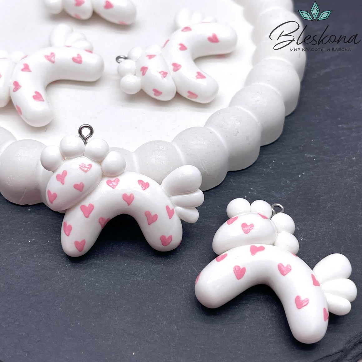 38*35 мм, Цвет серебро, Подвеска Лошадка белая с розовыми сердечками