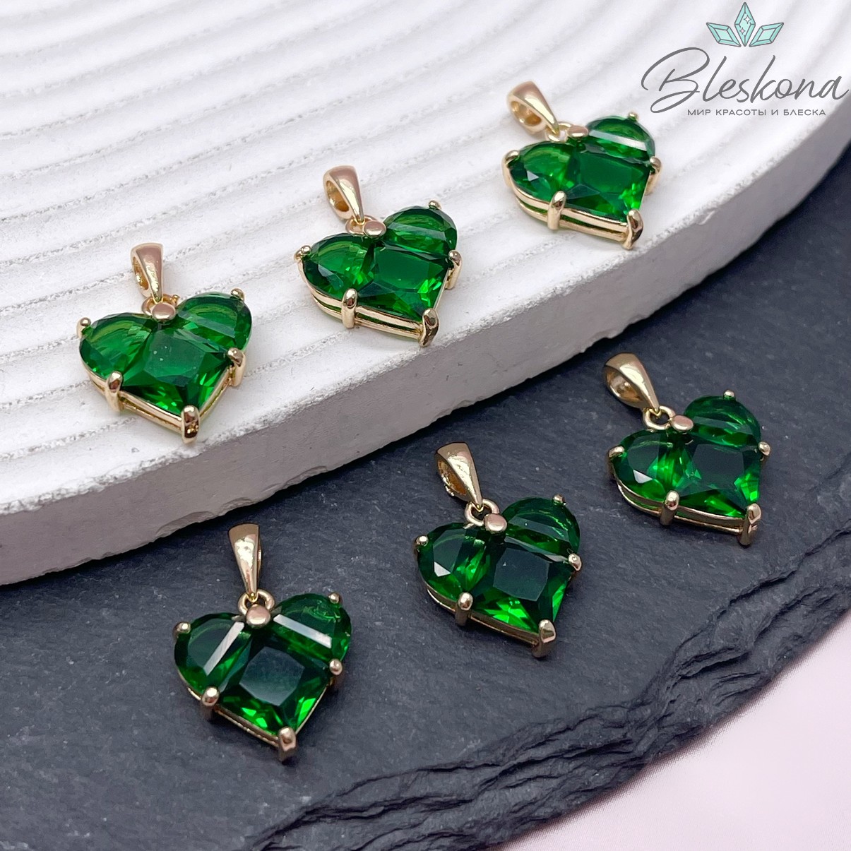 14,5*14 мм Цвет золото, Подвеска Сердце зеленые цирконы