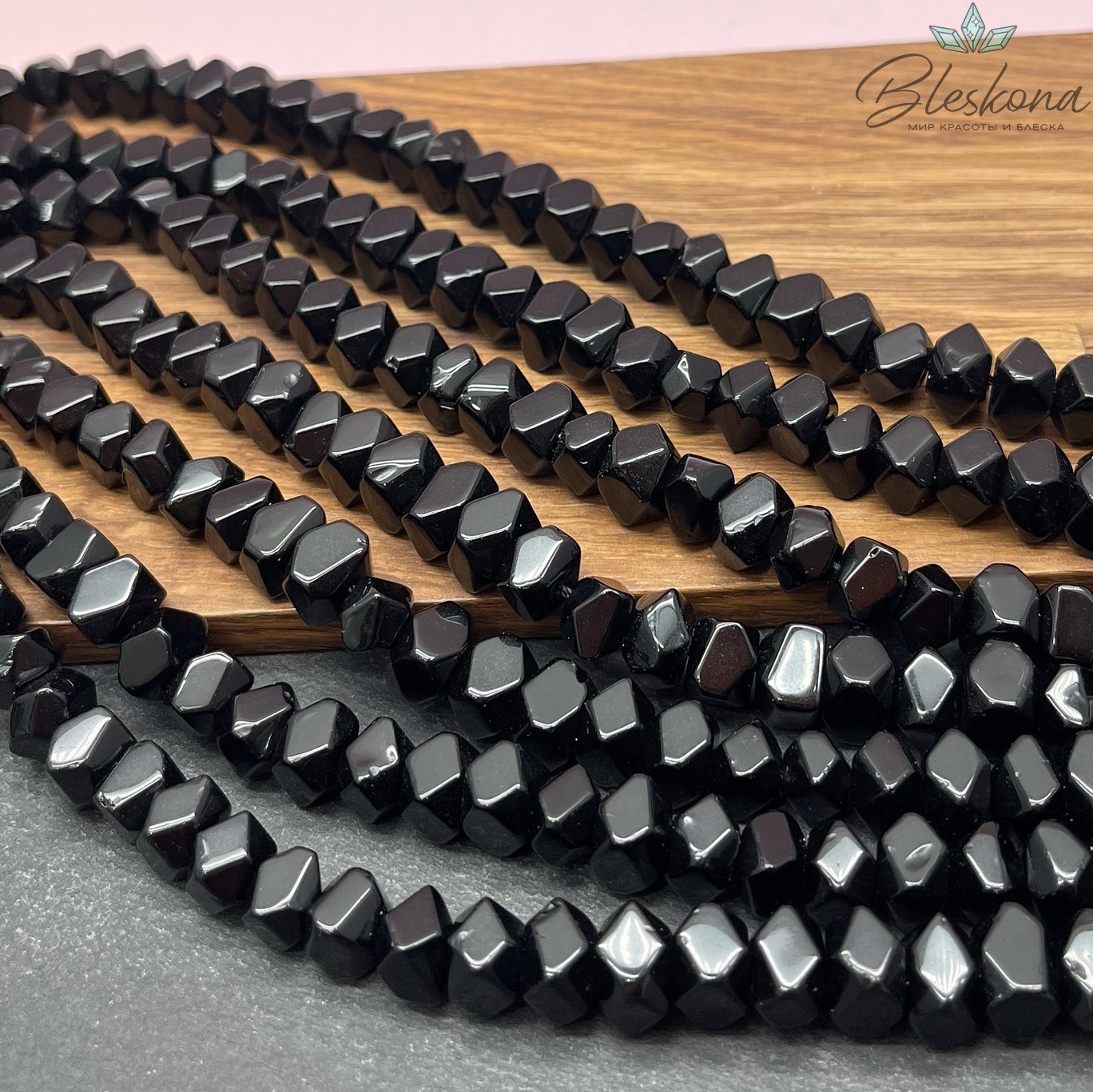 Обсидиан черный фриформ огранка (8-10)*(9-10) мм